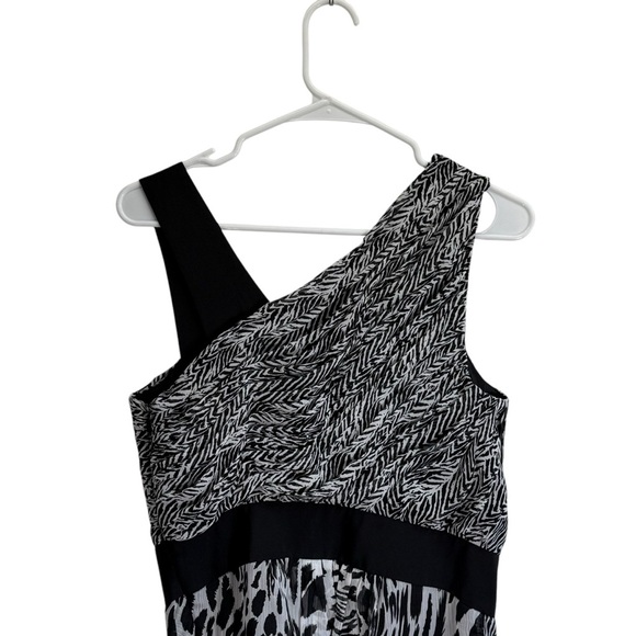 Allen B Schwartz Asymmetrical Black and White Dress. Size 6 - Picture 9 of 16